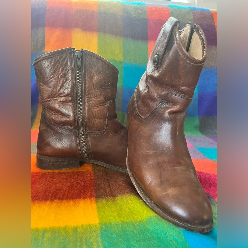 Size 10 Frye Short Western Leather Boot in Brown